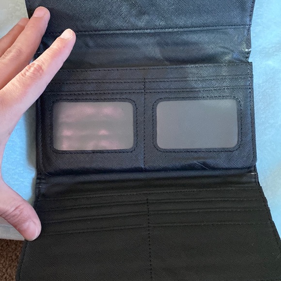 ❤️HOST PICK❤️Brand New⭐️Holographic Handbag/purse with matching wallet. - Picture 5 of 8